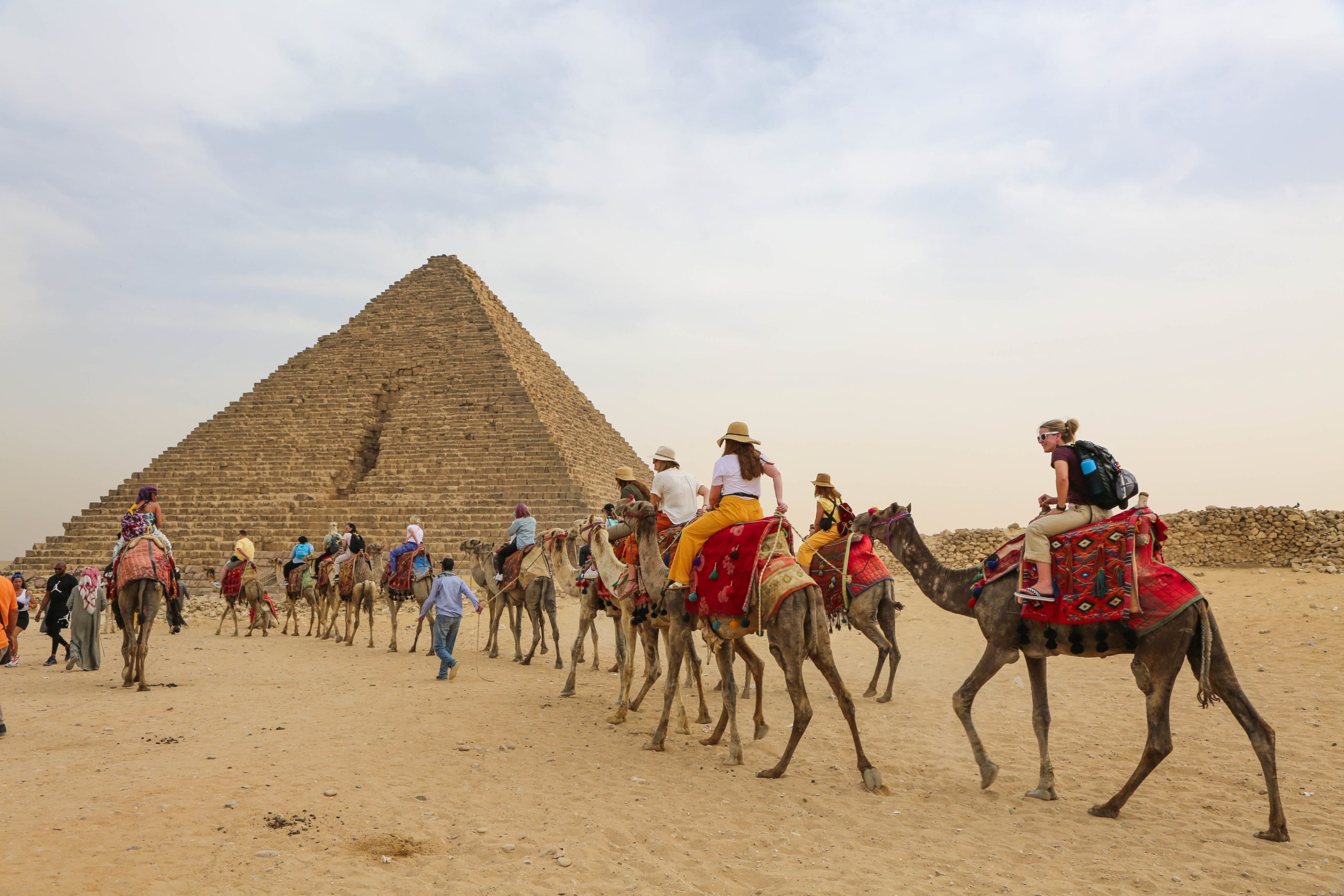 blog_egypt_camel_pyramid